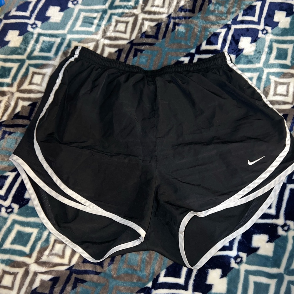Nike shorts size m